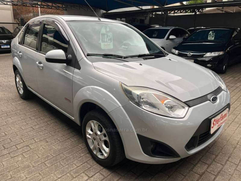 FORD - FIESTA - 2011/2012 - Prata - R$ 34.900,00