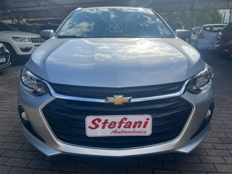 CHEVROLET - ONIX - 2022/2023 - Prata - R$ 84.000,00