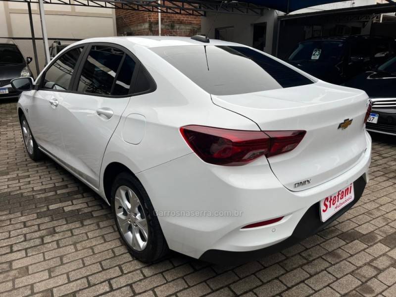 CHEVROLET - ONIX - 2023/2024 - Branca - R$ 96.900,00