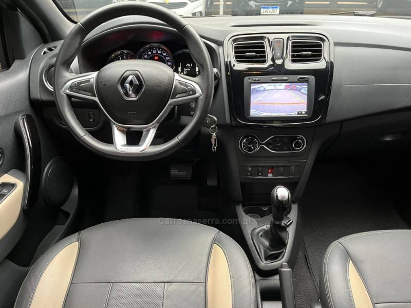 RENAULT - SANDERO - 2020/2021 - Prata - R$ 74.900,00