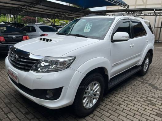 TOYOTA HILUX SW4 2015