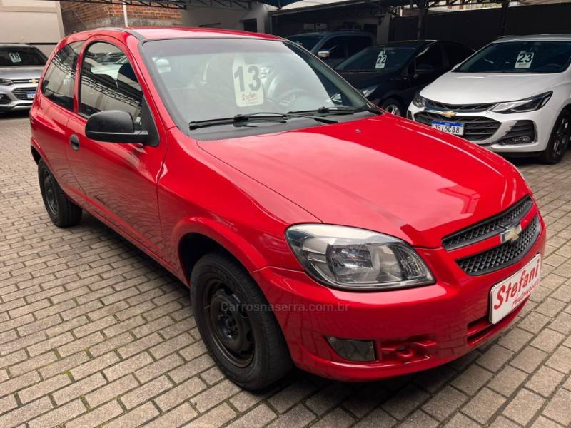 CHEVROLET - CELTA - 2012/2013 - Vermelha - R$ 28.000,00