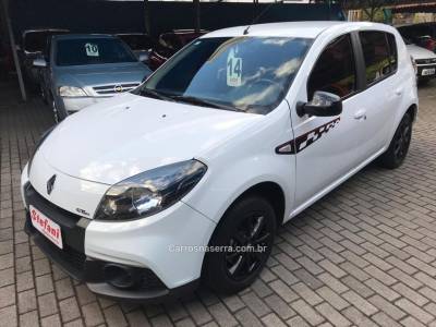 RENAULT - SANDERO - 2013/2014 - Branca - R$ 38.900,00