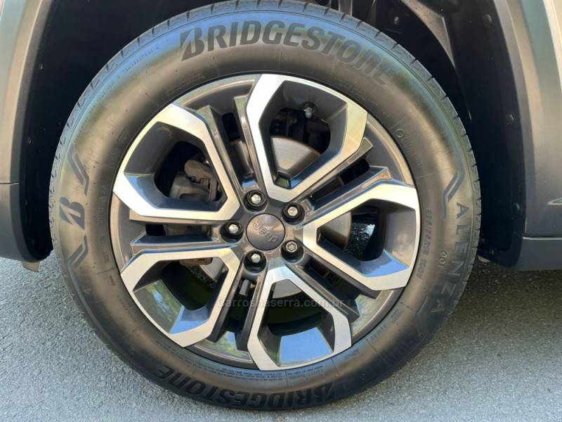 JEEP - COMMANDER - 2022/2022 - Prata - R$ 162.000,00