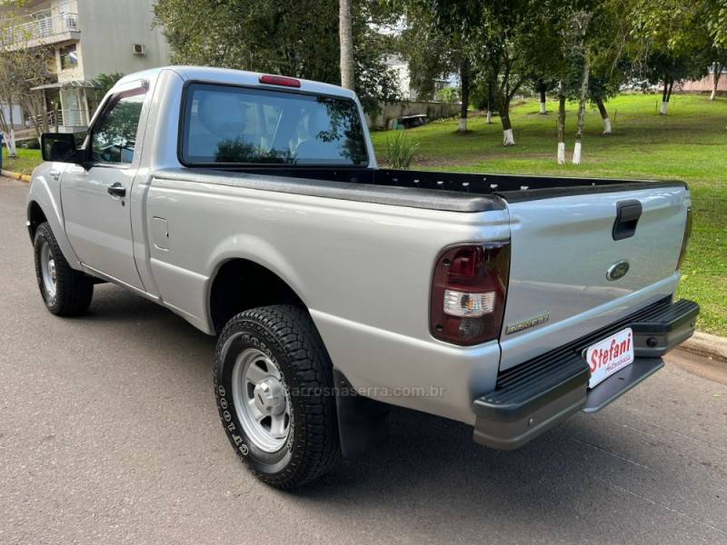 FORD - RANGER - 2009/2010 - Prata - R$ 58.900,00