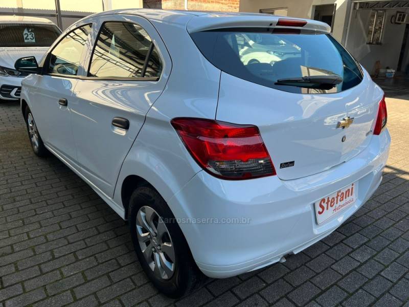 CHEVROLET - ONIX - 2019/2019 - Branca - R$ 53.900,00