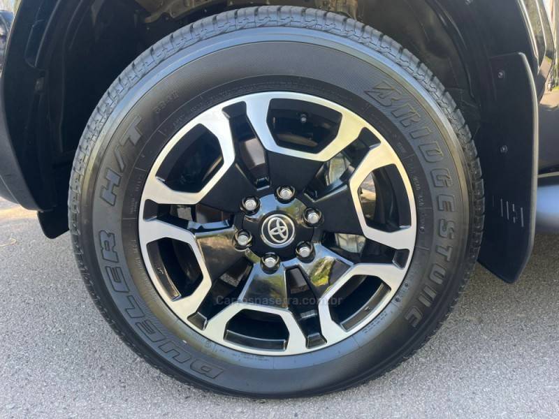 TOYOTA - HILUX - 2024/2024 - Preta - R$ 304.900,00