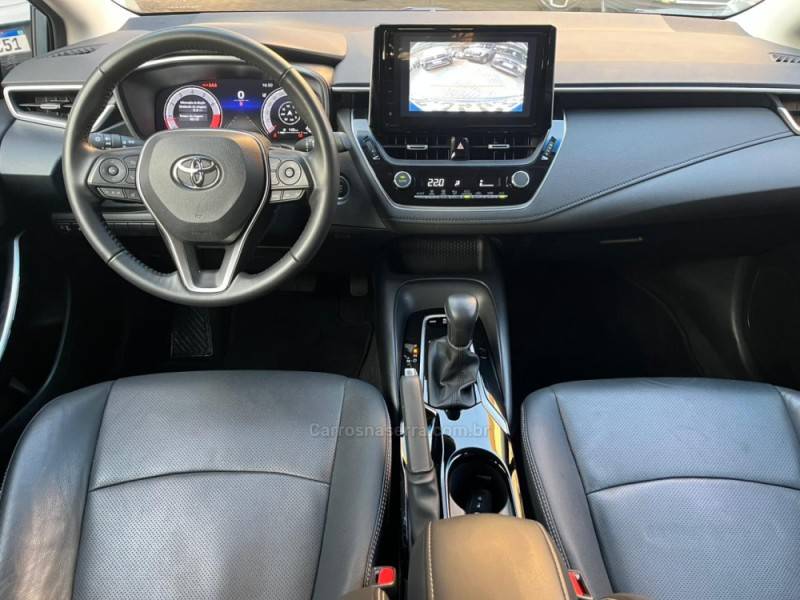 TOYOTA - COROLLA - 2023/2024 - Cinza - R$ 148.900,00