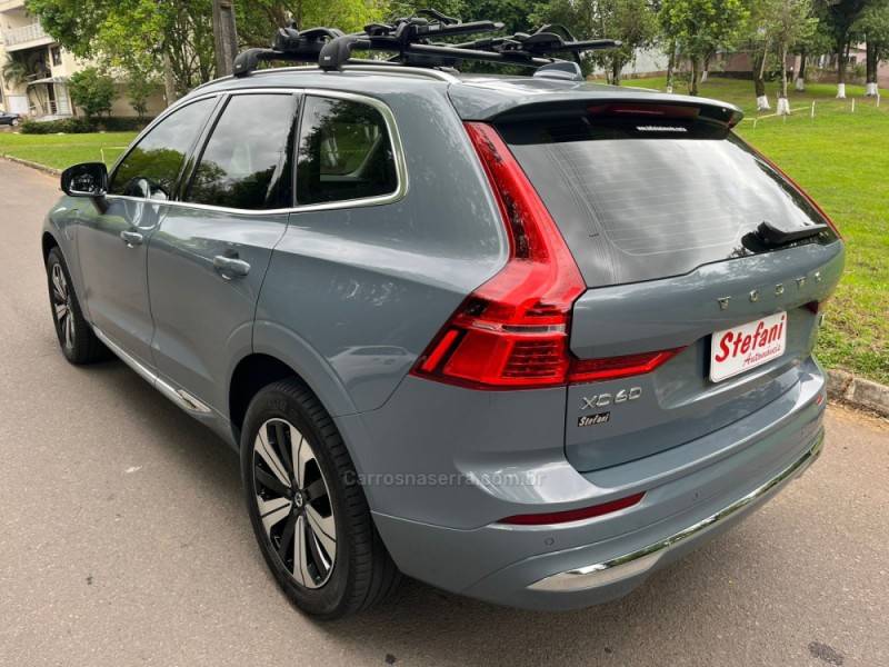 VOLVO - XC60 - 2022/2023 - Cinza - R$ 299.000,00