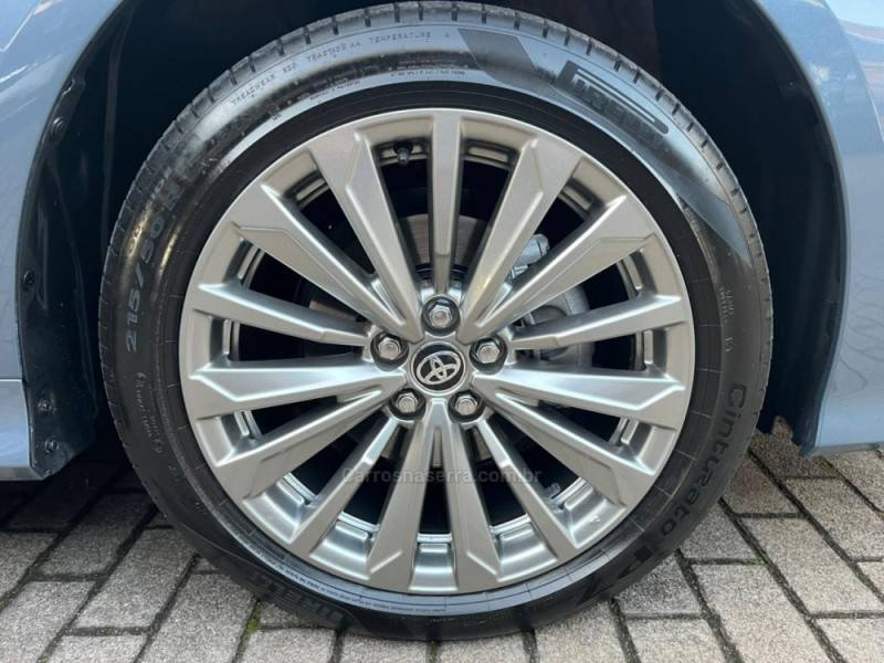 TOYOTA - COROLLA - 2023/2024 - Cinza - R$ 148.900,00