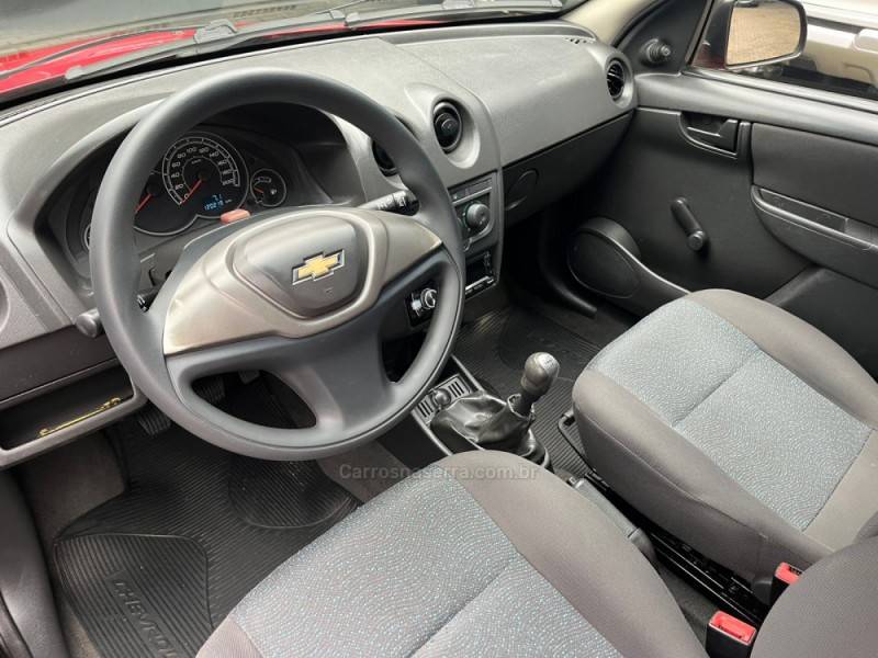 CHEVROLET - CELTA - 2012/2013 - Vermelha - R$ 28.000,00