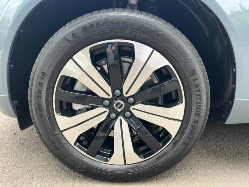 VOLVO - XC60 - 2022/2023 - Cinza - R$ 299.000,00