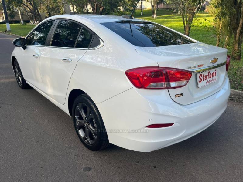 CHEVROLET - CRUZE - 2022/2023 - Branca - R$ 119.900,00