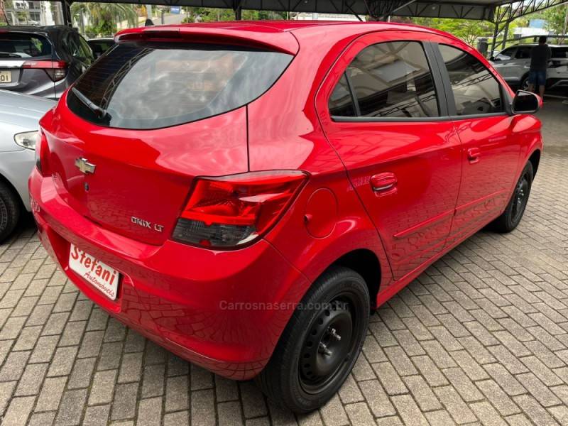CHEVROLET - ONIX - 2015/2016 - Vermelha - R$ 54.900,00