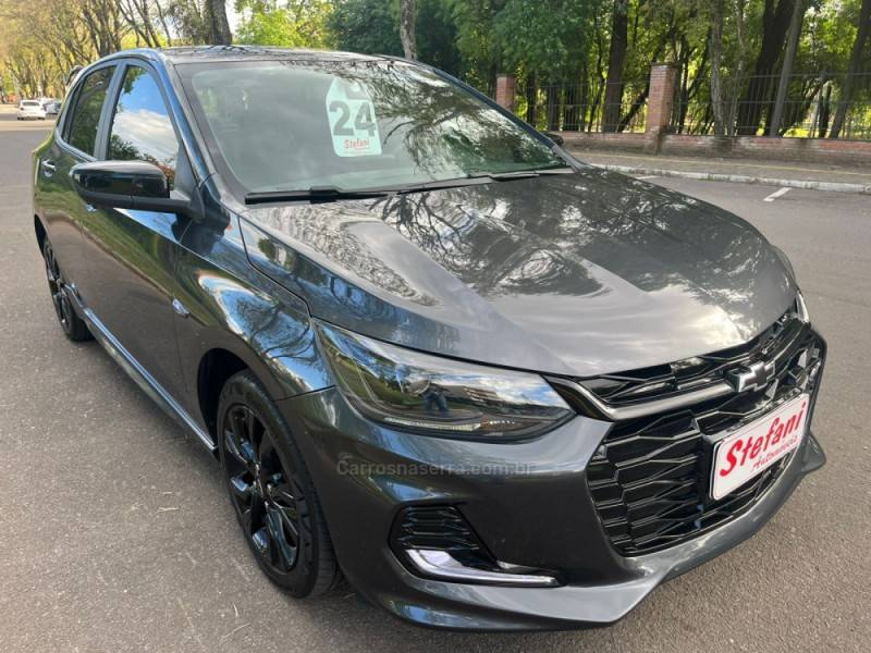 CHEVROLET - ONIX - 2023/2024 - Cinza - R$ 99.000,00