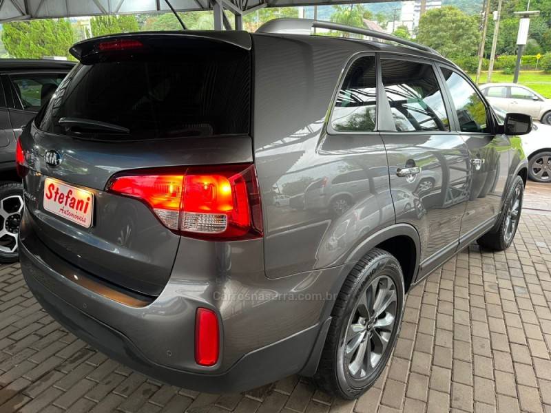 KIA MOTORS - SORENTO - 2014/2015 - Cinza - R$ 78.900,00