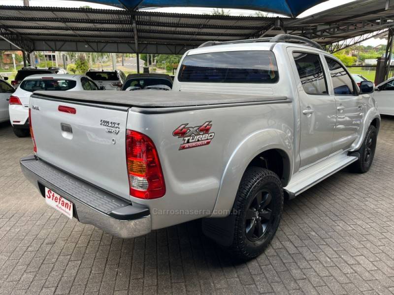 TOYOTA - HILUX - 2011/2011 - Prata - R$ 116.900,00