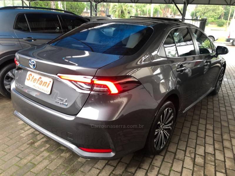 TOYOTA - COROLLA - 2021/2022 - Cinza - R$ 149.000,00