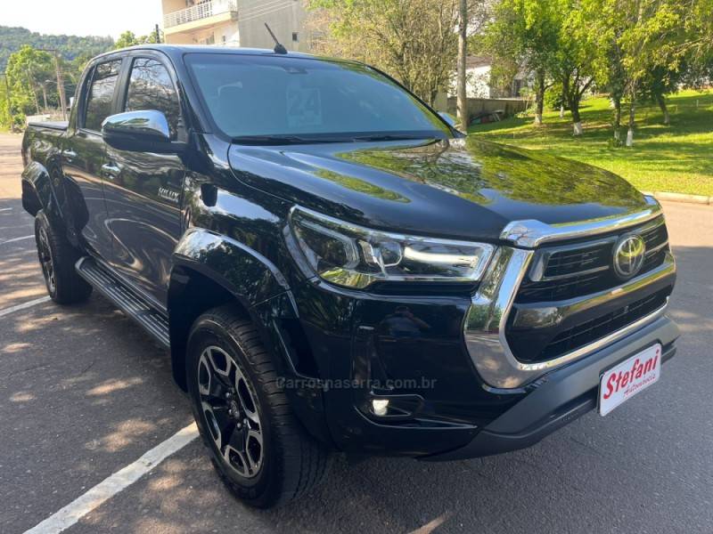 TOYOTA - HILUX - 2024/2024 - Preta - R$ 304.900,00