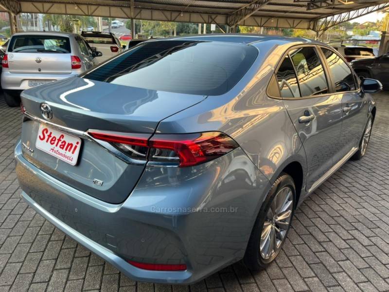 TOYOTA - COROLLA - 2023/2024 - Cinza - R$ 148.900,00