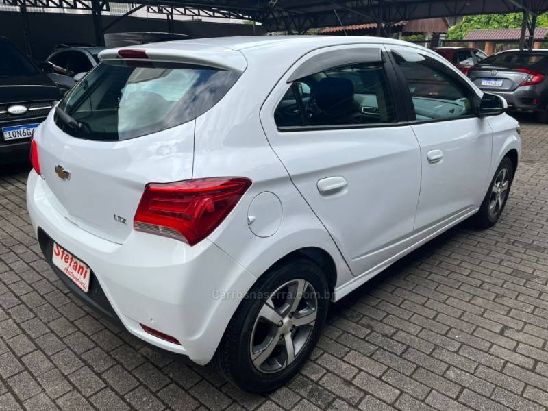 CHEVROLET - ONIX - 2019/2019 - Branca - R$ 67.900,00