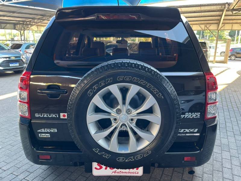 SUZUKI - GRAND VITARA - 2012/2013 - Marrom - R$ 63.900,00