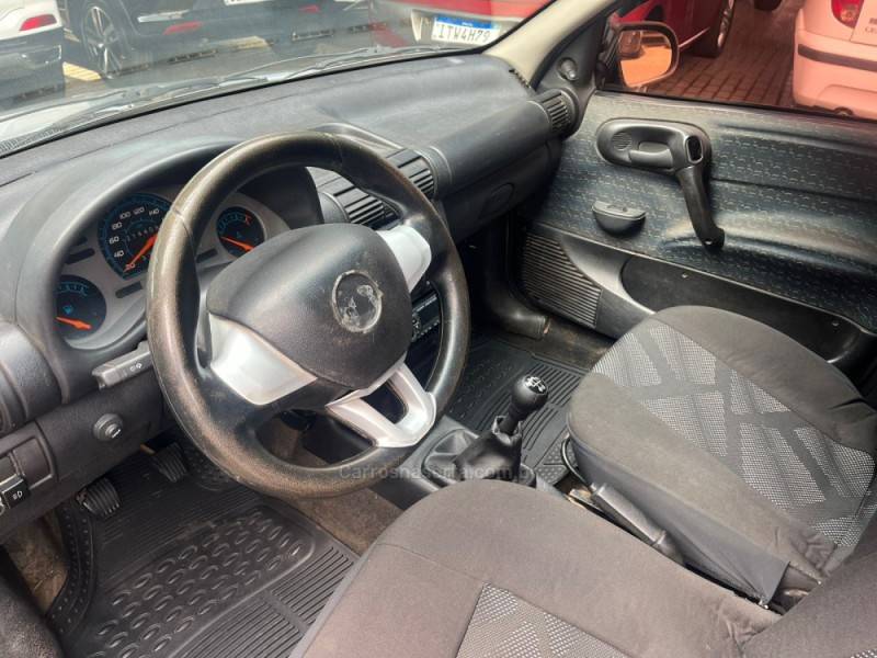 CHEVROLET - CORSA - 2000/2001 - Prata - R$ 10.500,00