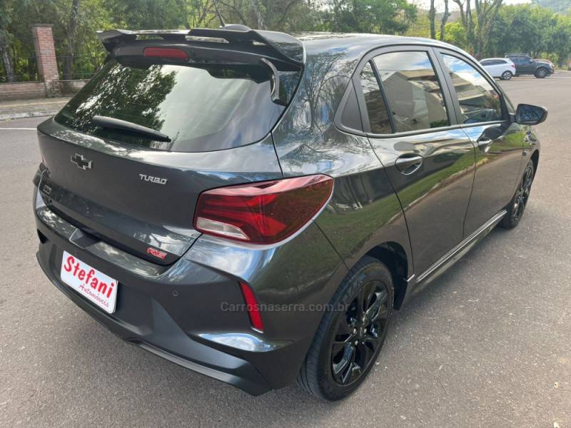 CHEVROLET - ONIX - 2023/2024 - Cinza - R$ 99.000,00