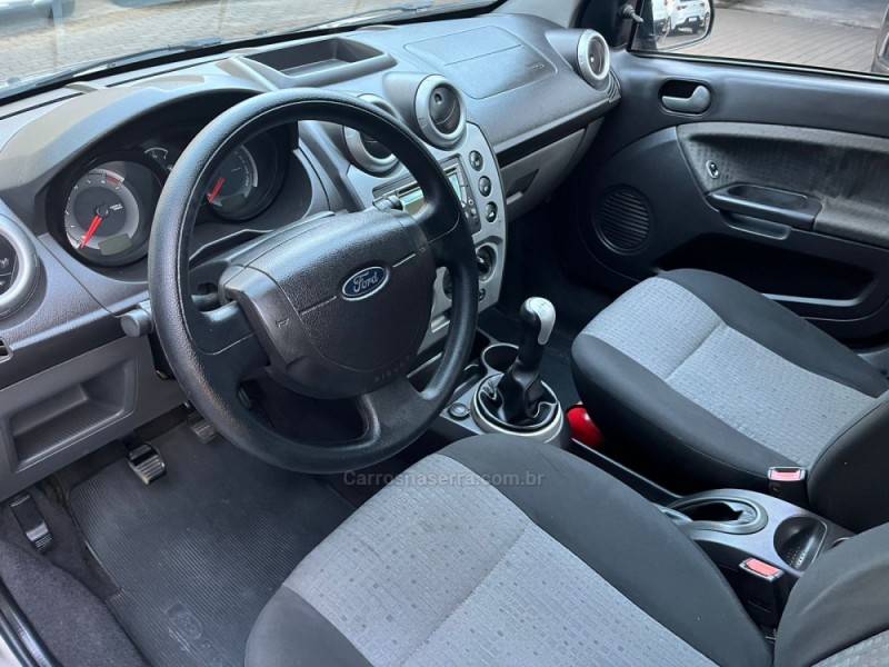 FORD - FIESTA - 2011/2012 - Prata - R$ 35.900,00