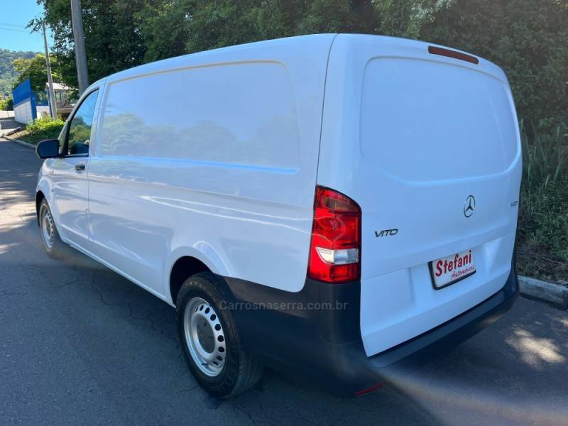 MERCEDES-BENZ - VITO - 2015/2016 - Branca - R$ 96.900,00