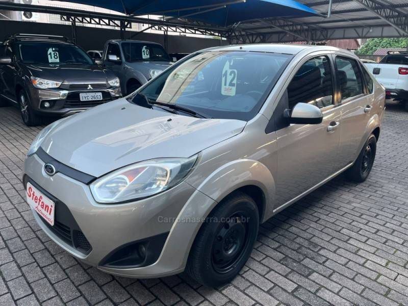 FORD - FIESTA - 2011/2012 - Prata - R$ 35.900,00