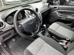 FORD - FIESTA - 2013/2014 - Preta - R$ 39.900,00