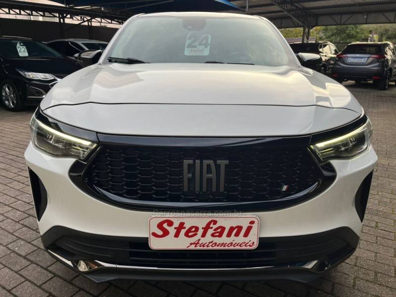 FIAT - FASTBACK - 2023/2024 - Branca - R$ 124.900,00