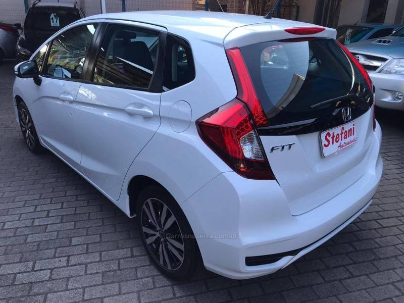HONDA - FIT - 2017/2018 - Branca - R$ 79.900,00