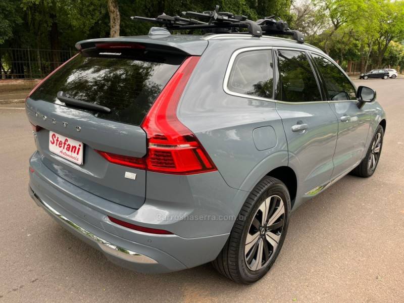 VOLVO - XC60 - 2022/2023 - Cinza - R$ 299.000,00