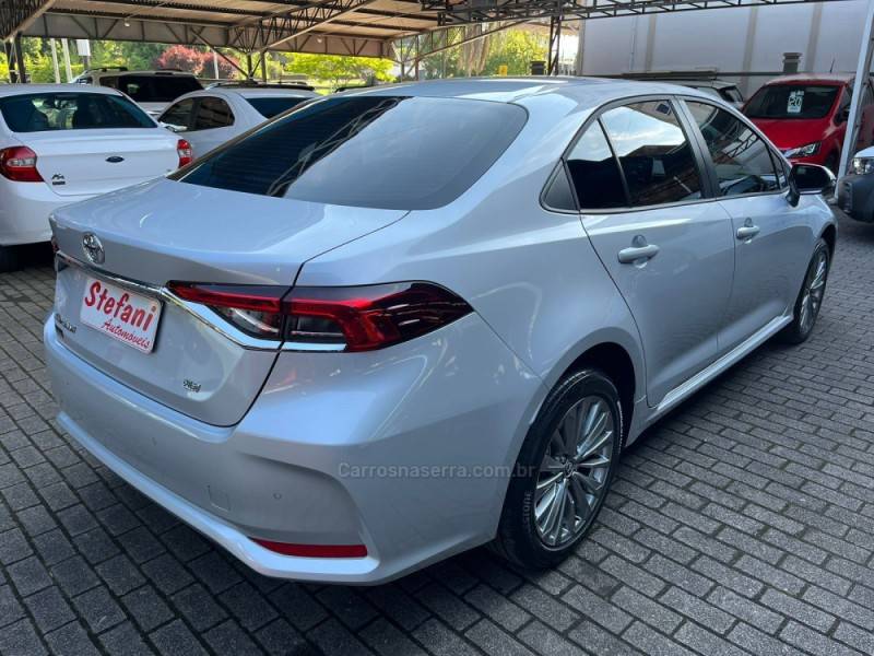 TOYOTA - COROLLA - 2023/2024 - Prata - R$ 152.900,00