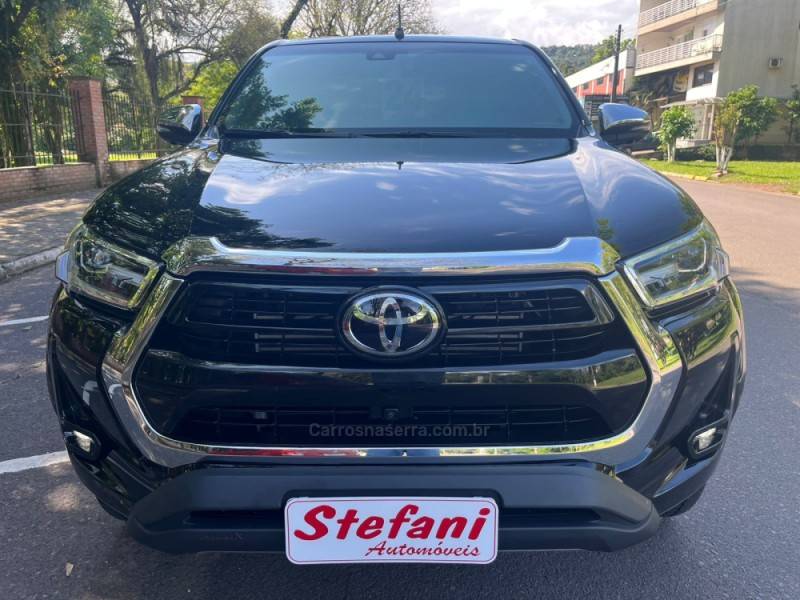 TOYOTA - HILUX - 2024/2024 - Preta - R$ 304.900,00
