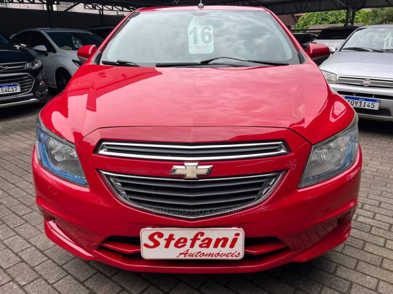 CHEVROLET - ONIX - 2015/2016 - Vermelha - R$ 54.900,00