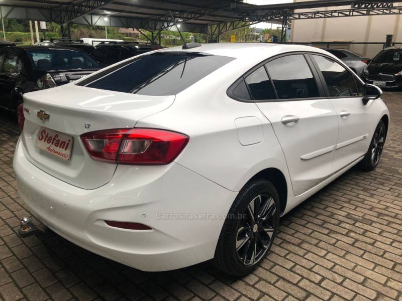 CHEVROLET - CRUZE - 2021/2022 - Branca - R$ 113.900,00