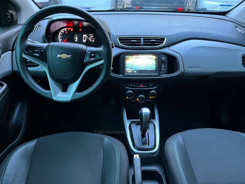 CHEVROLET - ONIX - 2018/2019 - Branca - R$ 68.000,00