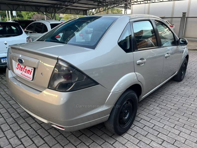 FORD - FIESTA - 2011/2012 - Prata - R$ 35.900,00