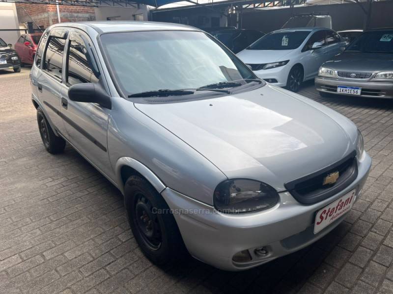 CHEVROLET - CORSA - 2000/2001 - Prata - R$ 10.500,00