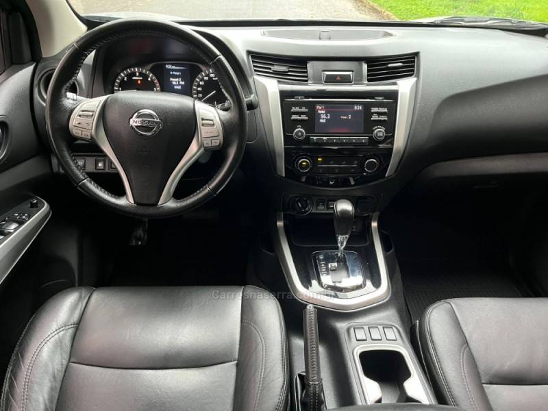 NISSAN - FRONTIER - 2017/2018 - Prata - R$ 134.000,00