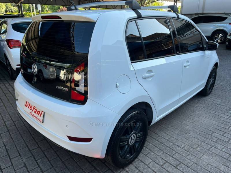 VOLKSWAGEN - UP - 2018/2019 - Branca - R$ 63.900,00