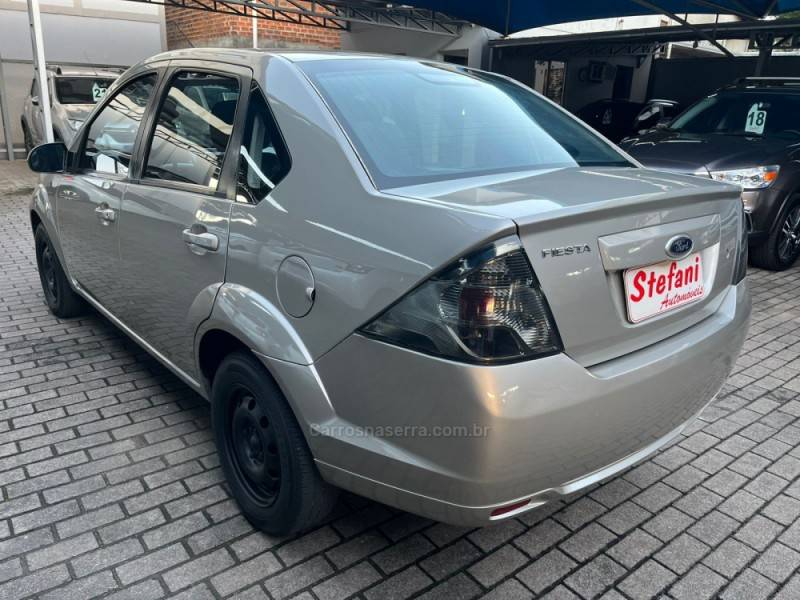 FORD - FIESTA - 2011/2012 - Prata - R$ 35.900,00