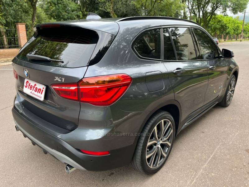 BMW - X1 - 2017/2018 - Cinza - R$ 149.900,00