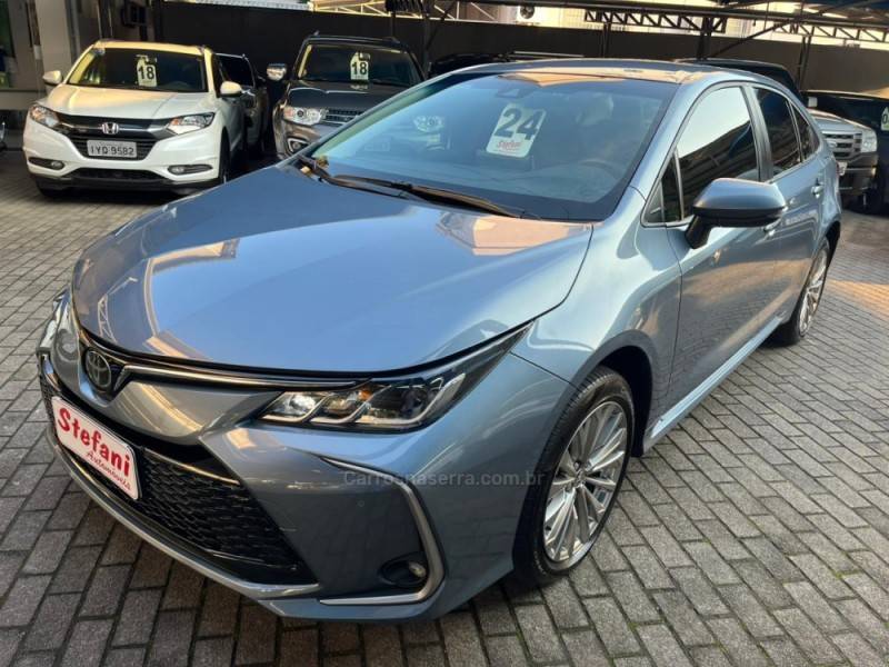 TOYOTA - COROLLA - 2023/2024 - Cinza - R$ 148.900,00