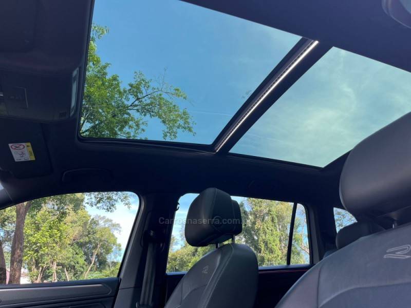 VOLKSWAGEN - TIGUAN - 2024/2024 - Prata - R$ 228.000,00