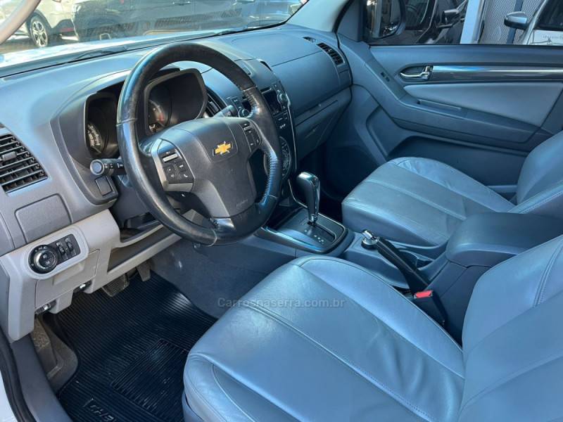 CHEVROLET - S10 - 2012/2013 - Branca - R$ 113.900,00