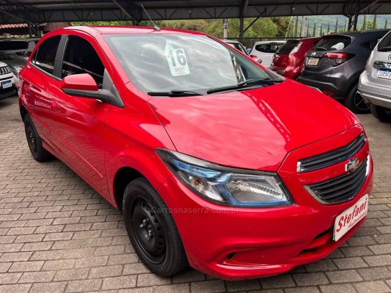 CHEVROLET - ONIX - 2015/2016 - Vermelha - R$ 54.900,00